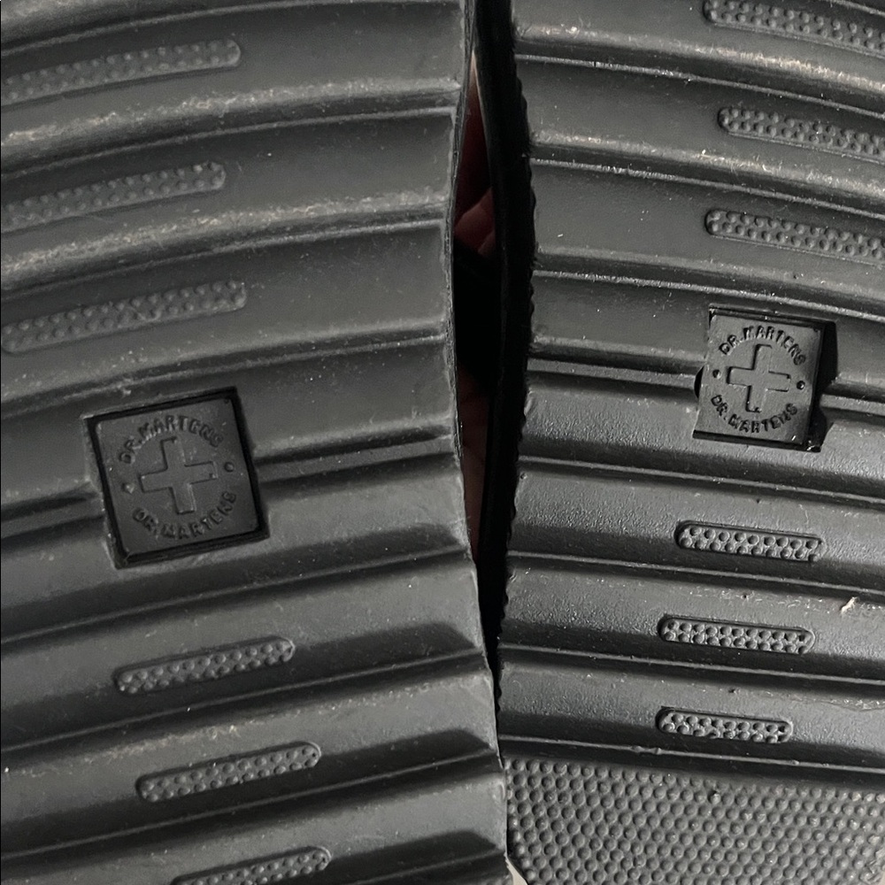 Womans Doc Martin Blaire Slide Sandals, Like New! 11 (43). - Picture 4 of 9